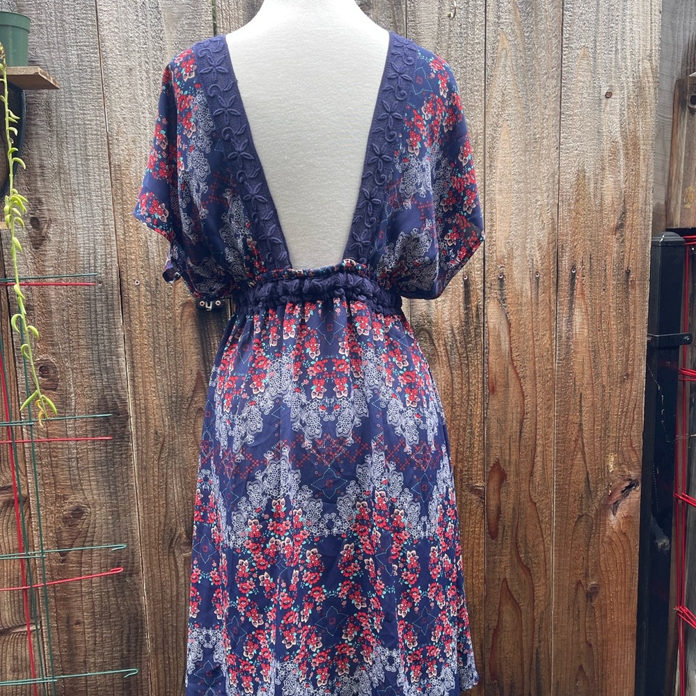 Floral Navy Dress with Lace Detail - Picture 5 of 7